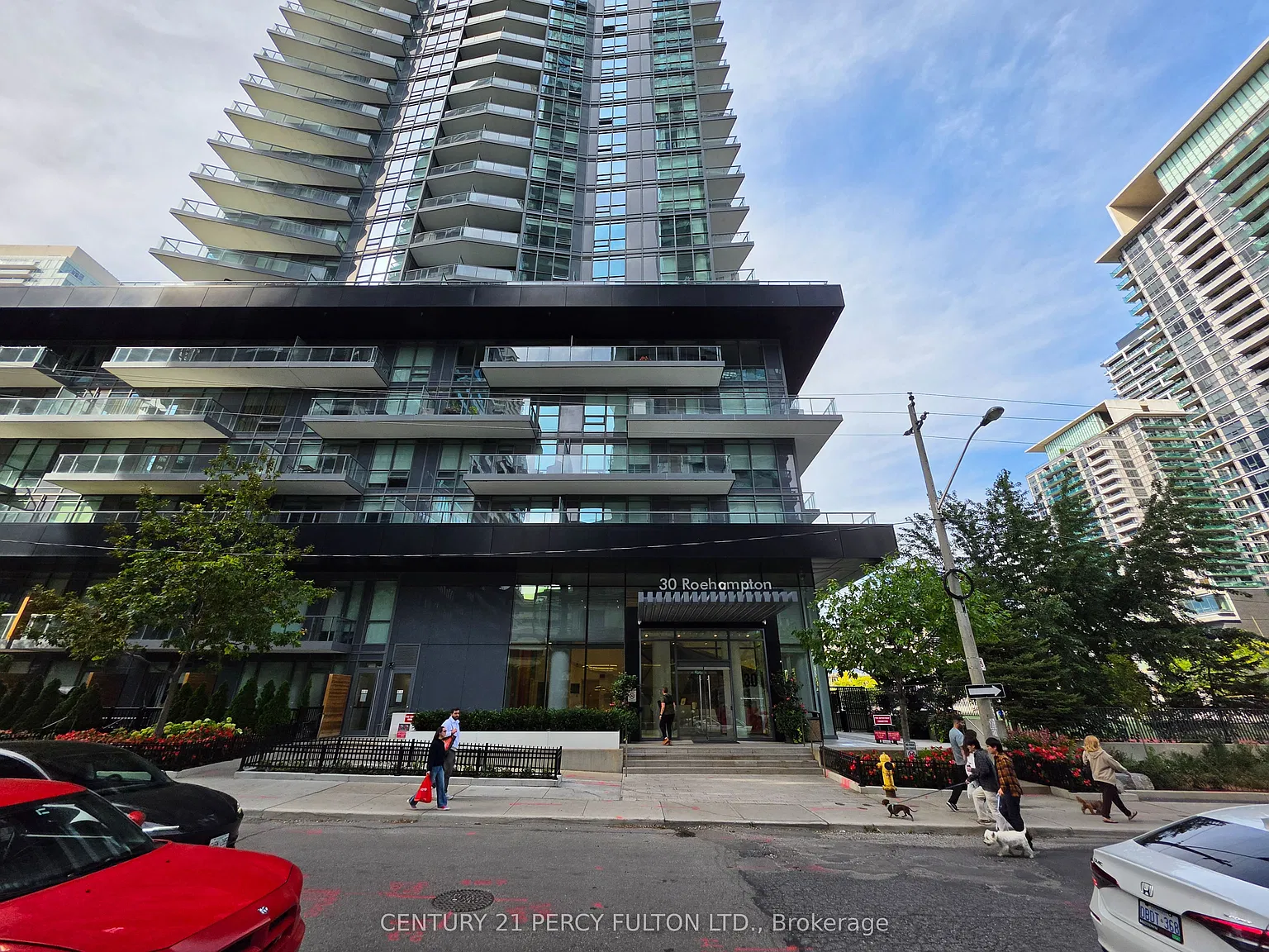 30 Roehampton Ave — Photo 3