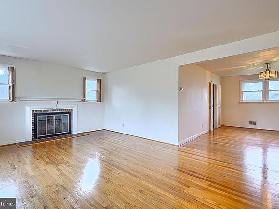 3rd image of 103 Springside Dr