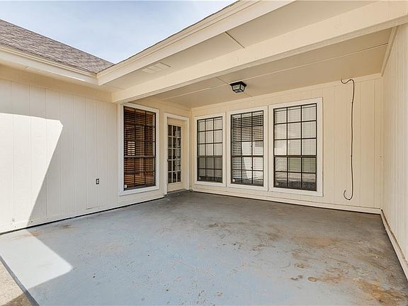 5th image of 3412 Woodside Dr