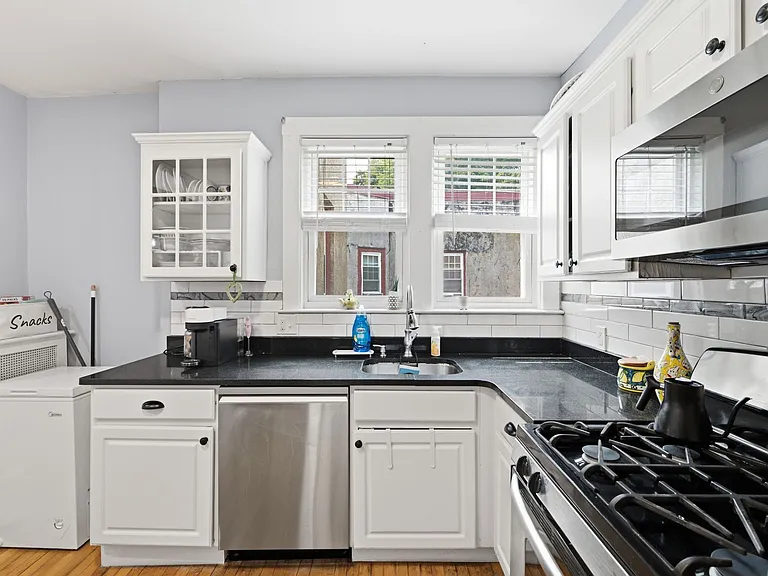 585 Franklin St #6 — Photo 15
