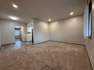 341 S 27th St #12, Lincoln, NE 68510