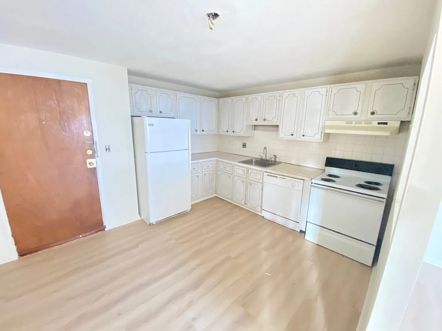 2 bed, 9999 sqft, $2,450 — Photo 2
