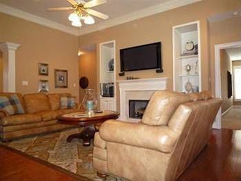 5th image of 702 Black Wolf Run