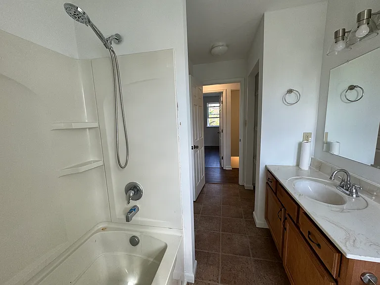 554 Hand Ave — Photo 14