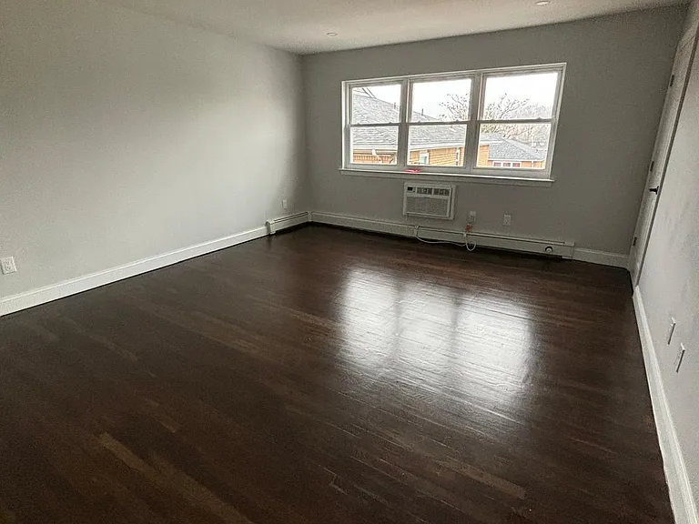 Karl Place Apartments — Photo 33