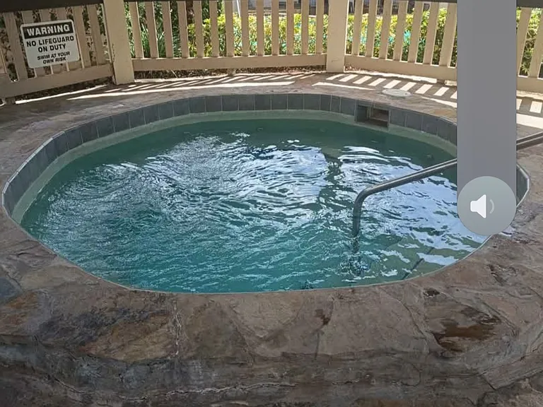Antique Oaks Cir — Photo 16