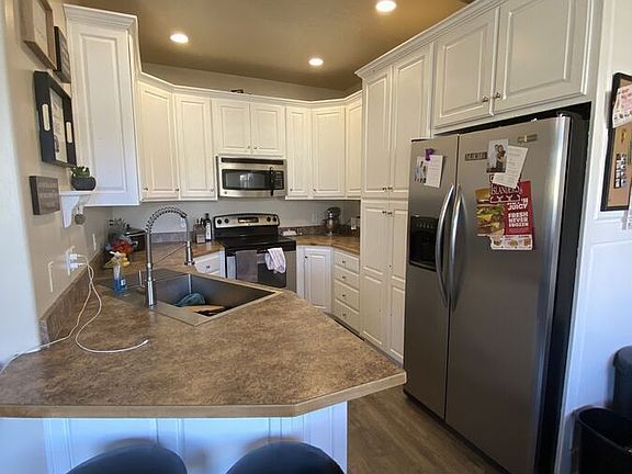 2nd image of 603 E 60th St S #1