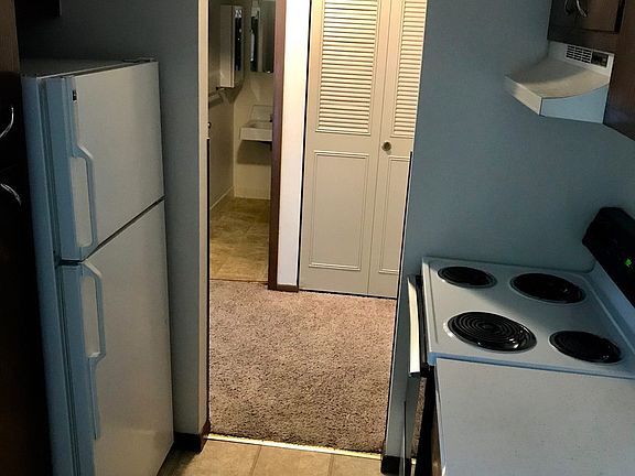 3rd image of 523 Pine St APT 107