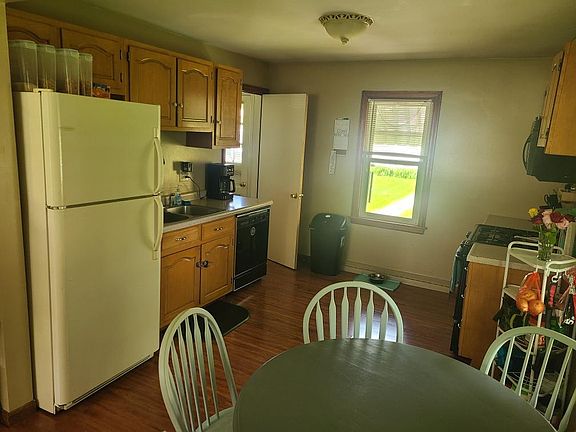 3rd image of 1709 Walnut Dr