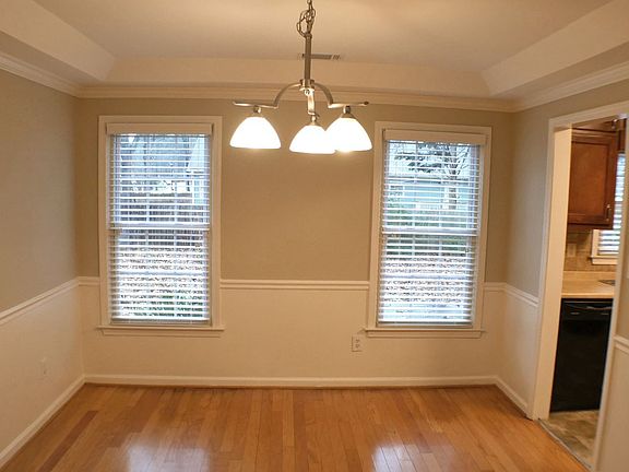 5th image of 4170 Fox Chase Dr