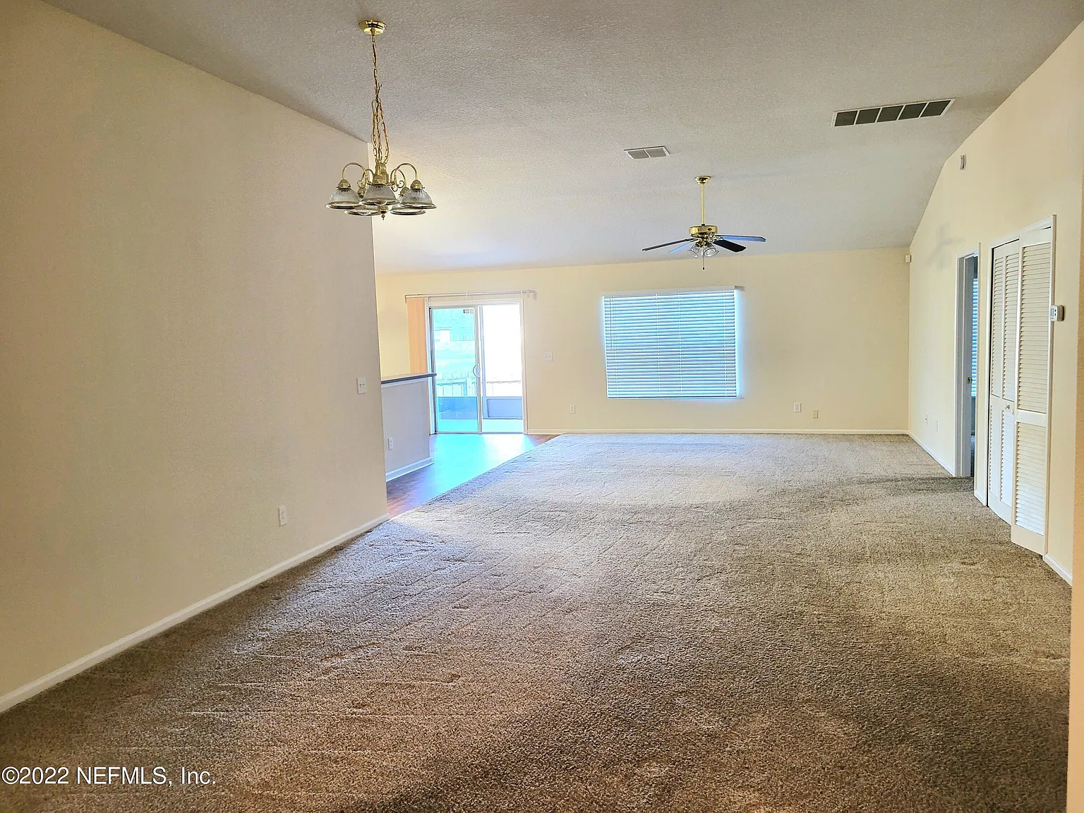 4 bed, 2.0 bath, 1863 sqft, $2,000 — Photo 2