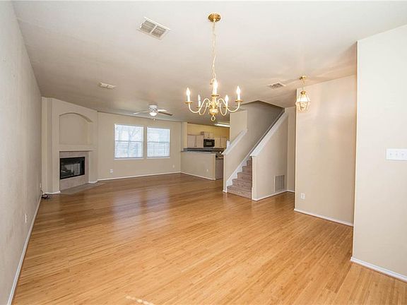 2nd image of 2333 Hickory Ct