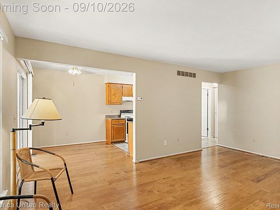 5th image of 7771 Lake Ridge Dr