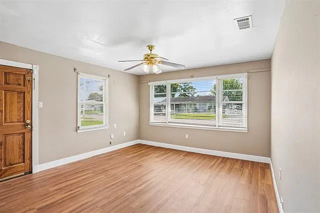 3 bed, 1.0 bath, 1016 sqft, $1,600 — Photo 3