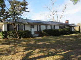 102 Veterans Dr, Glennville, GA 30427