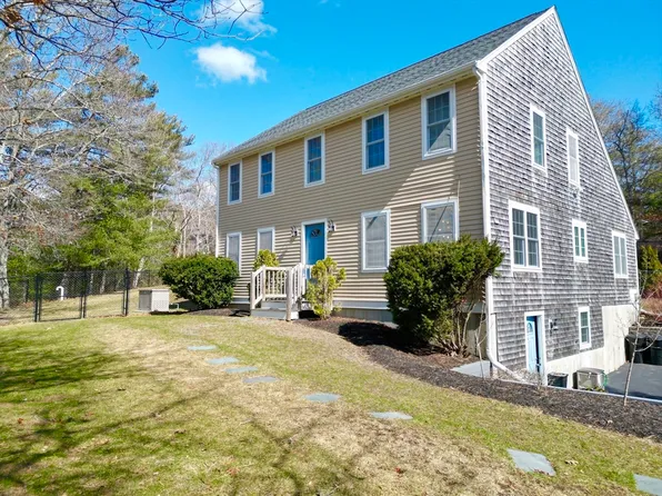 2 Pisces Ln, Plymouth, MA 02360
