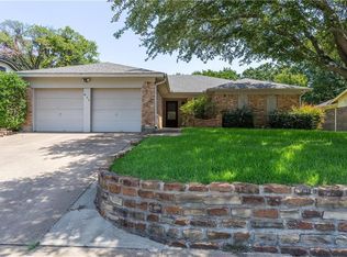 411 Live Oak Dr, Euless, TX 76040