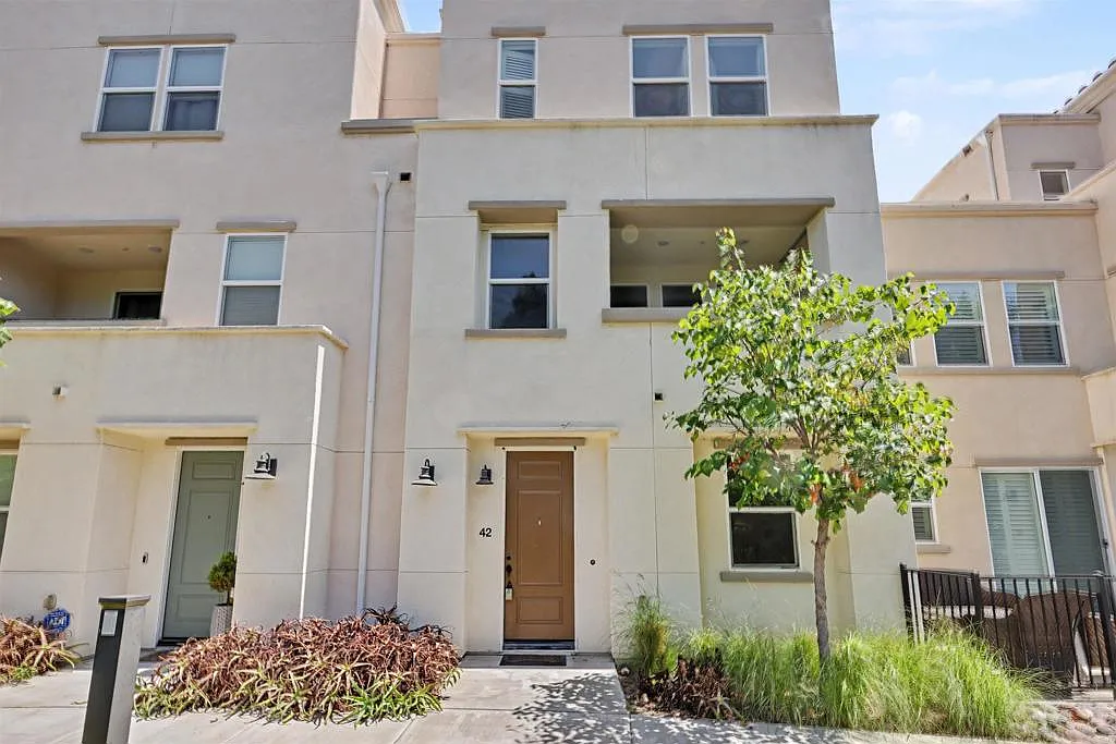 4 bed, 3.5 bath, 1831 sqft, $4,000 — Photo 3