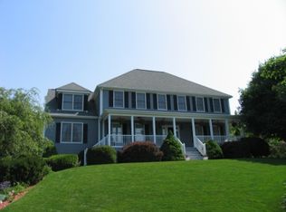 1 Willow Cir, Medfield, MA 02052