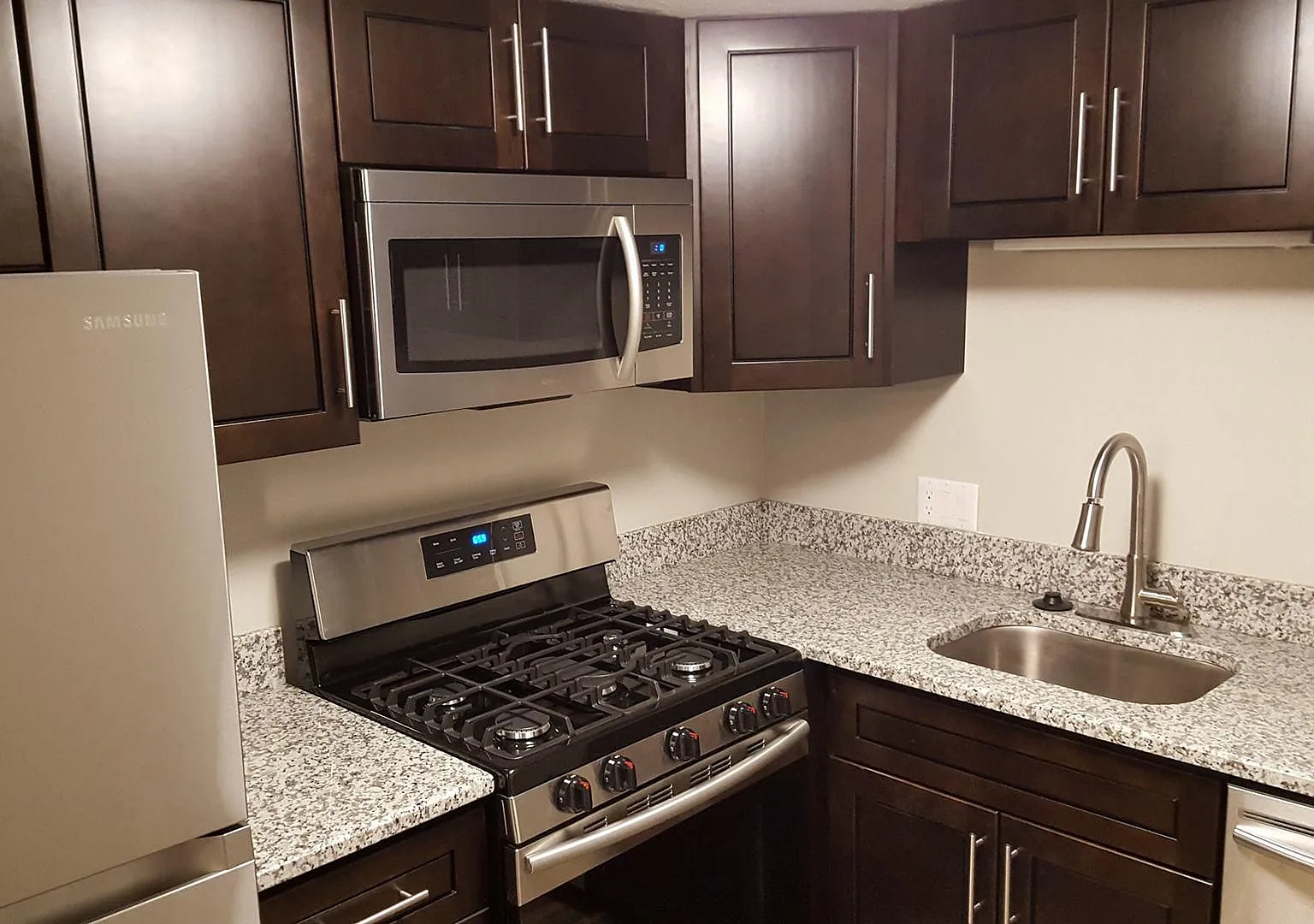 Cross Creek Apartments — Photo 1
