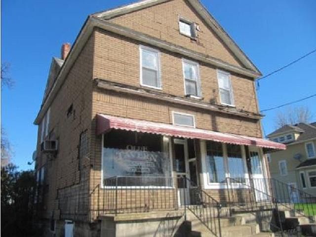 1st image of 318 Lake Shore Dr E