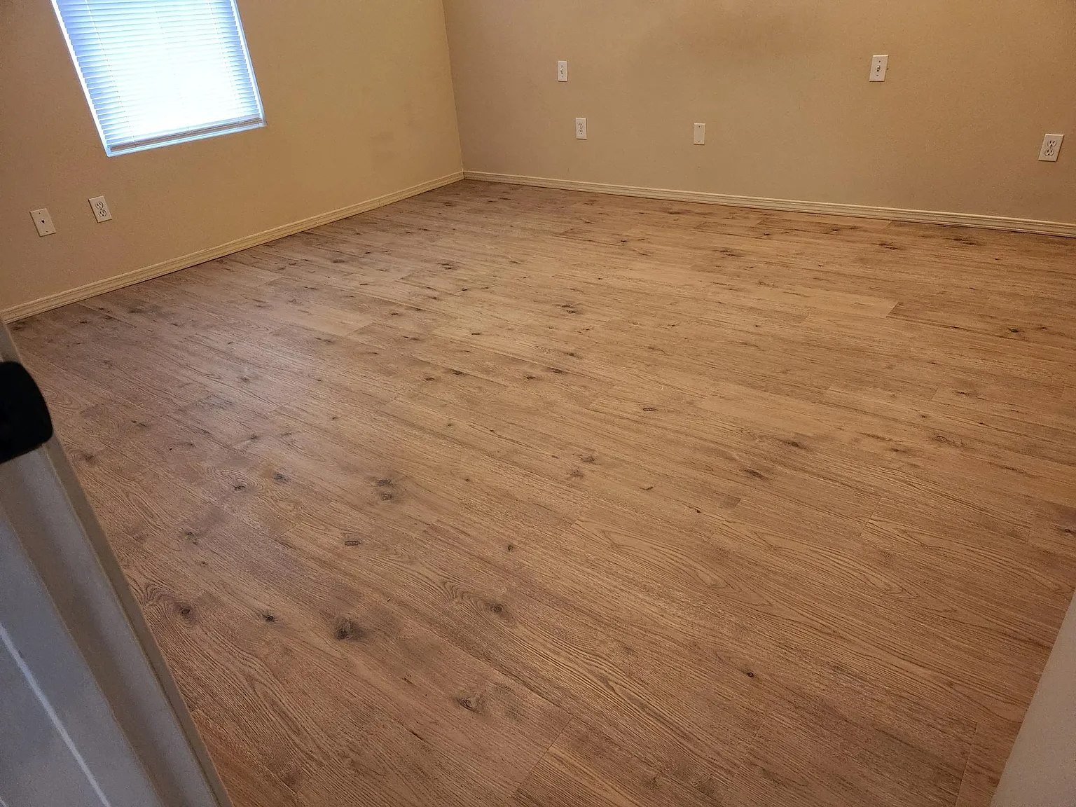 3 bed, 1120 sqft, $1,995 — Photo 2