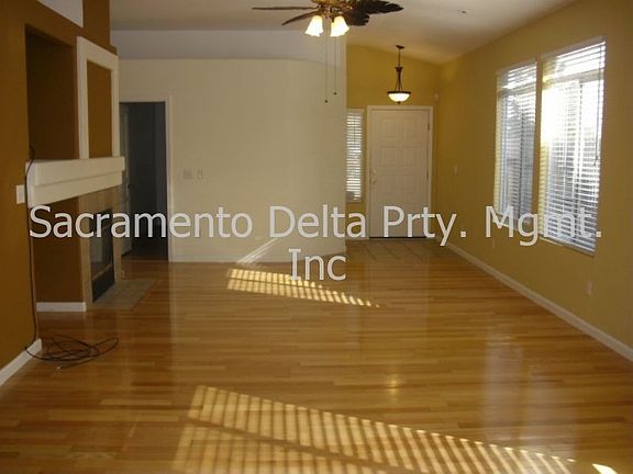 Living/Dining w/ Entryway
