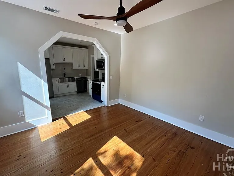 221 W Duffy St #A1 — Photo 2