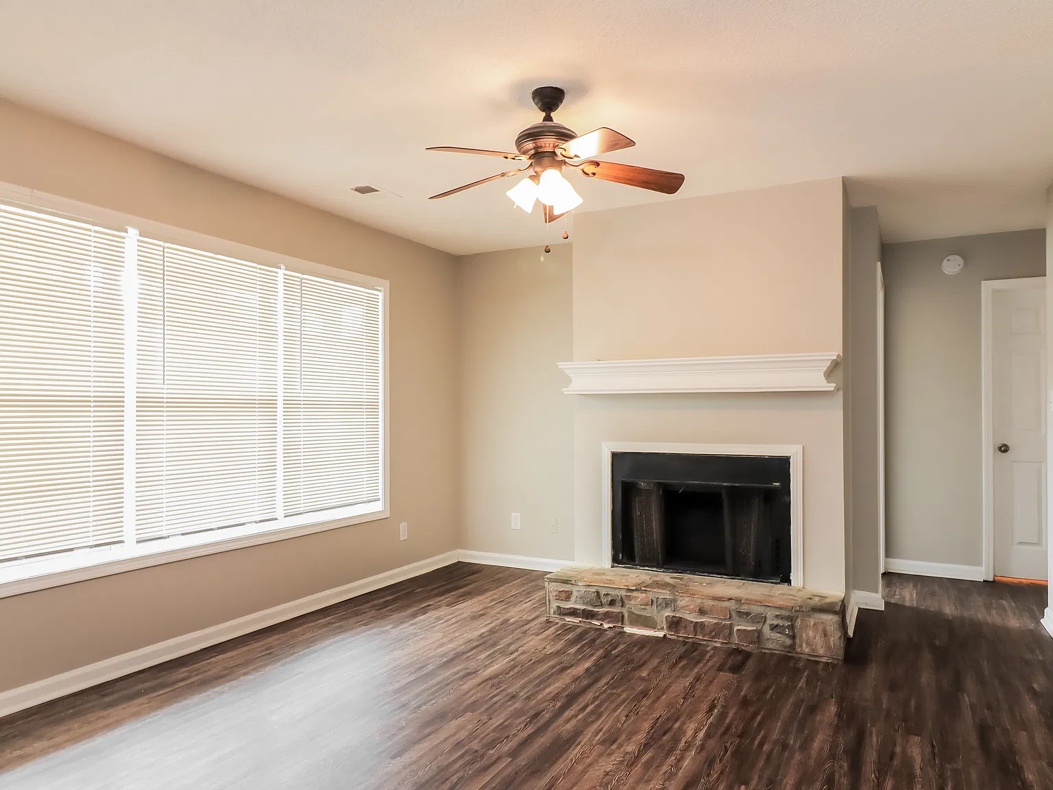 3 bed, 2.0 bath, 1804 sqft, $1,845 — Photo 2