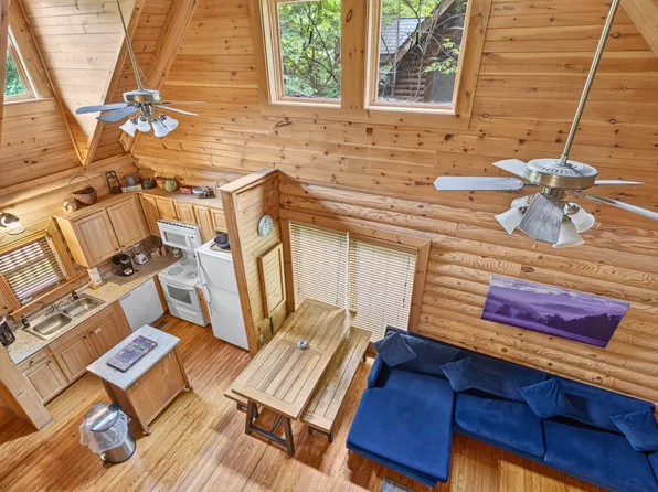 3225 Smoky Ridge Way, Sevierville, TN 37862