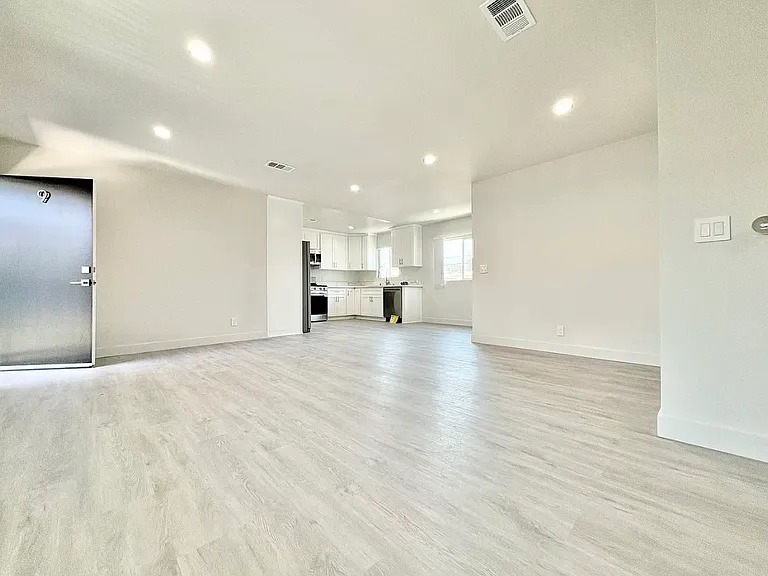 8635 Cashio St #5B — Photo 16