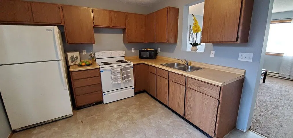 Cute 2br/1ba With Fenced Yard And 1-Car Garage! — Photo 3