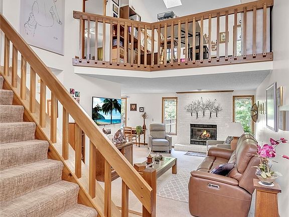 5th image of 136 Northwood Dr