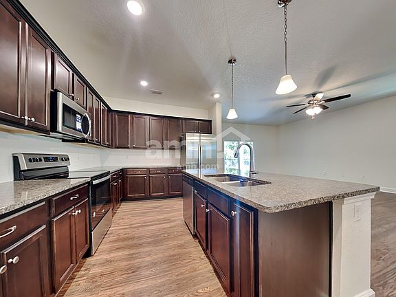 3rd image of 437 Sandstone Dr