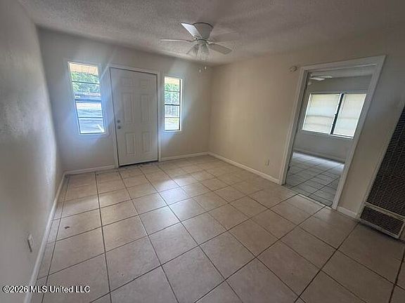 4th image of 321 Rodenberg Ave #2