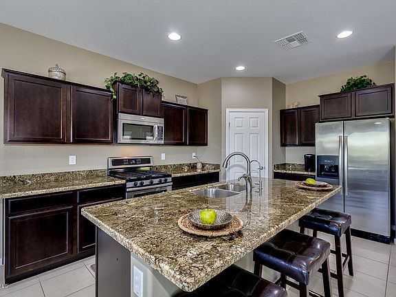 4th image of 2828 N Presidential Dr