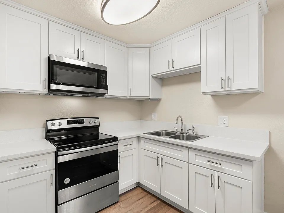 Briarwood Apartments - Riverside, CA