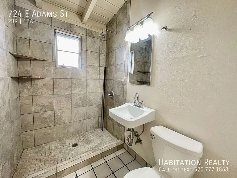 724 E Adams St — Photo 9