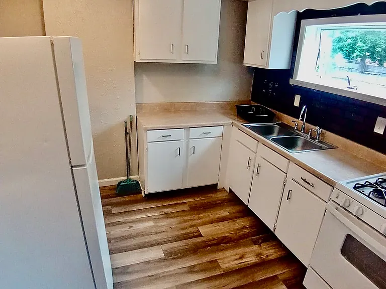 554 Coleman Ave — Photo 13
