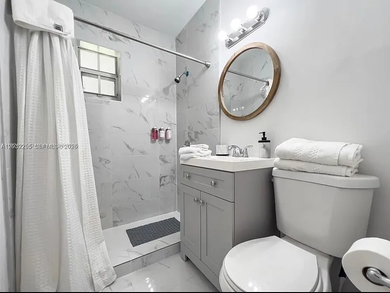 2740 Dewey St — Photo 16