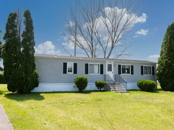 1039 Main St, Acushnet, MA 02743