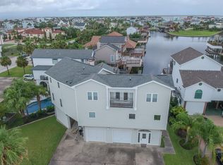 307 Paradise Dr, Tiki Island, TX 77554