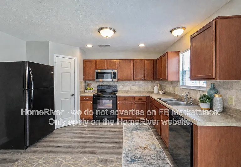 1725 James Run Way — Photo 6