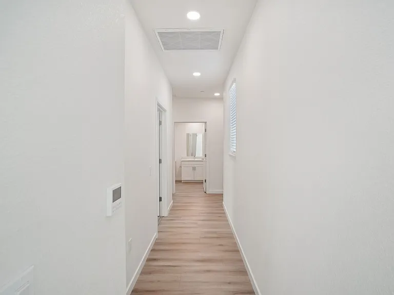 T20 Lofts — Photo 42