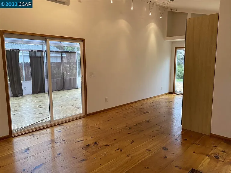 1414 San Carlos Ave — Photo 18