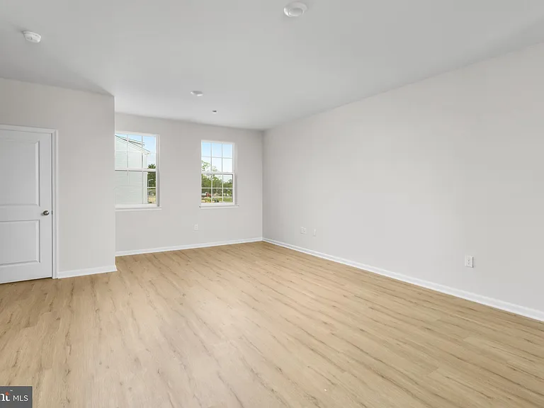 107 Clinton St — Photo 16