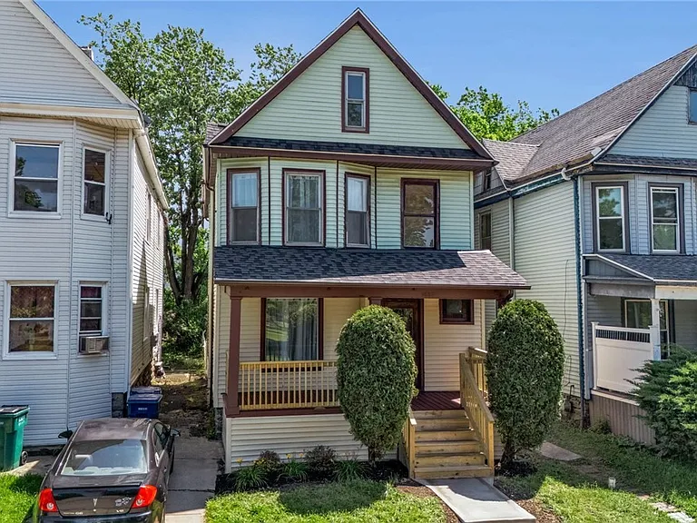 1097 Tonawanda St — Photo 2