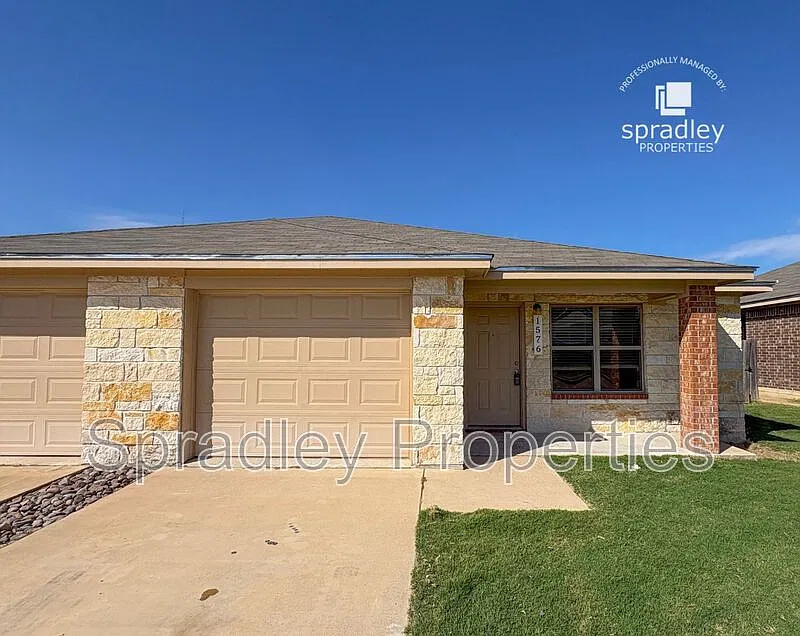 3 bed, 2.0 bath, 1203 sqft, $1,345 — Photo 1