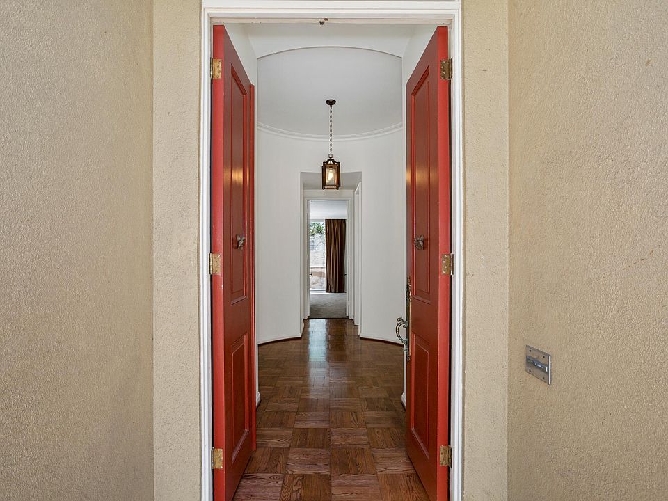1st image of 141 S Camden Dr