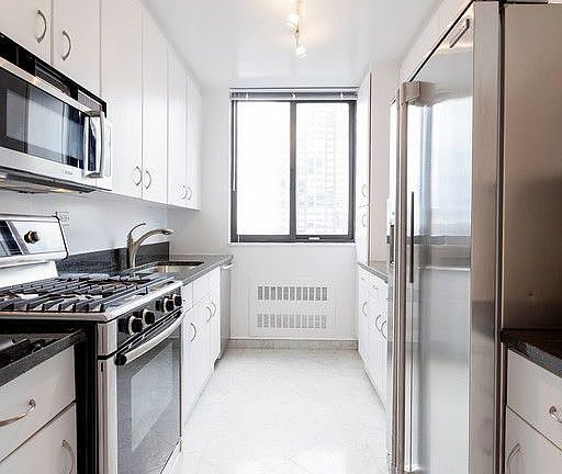 4th image of 145 W 67th St APT 24D